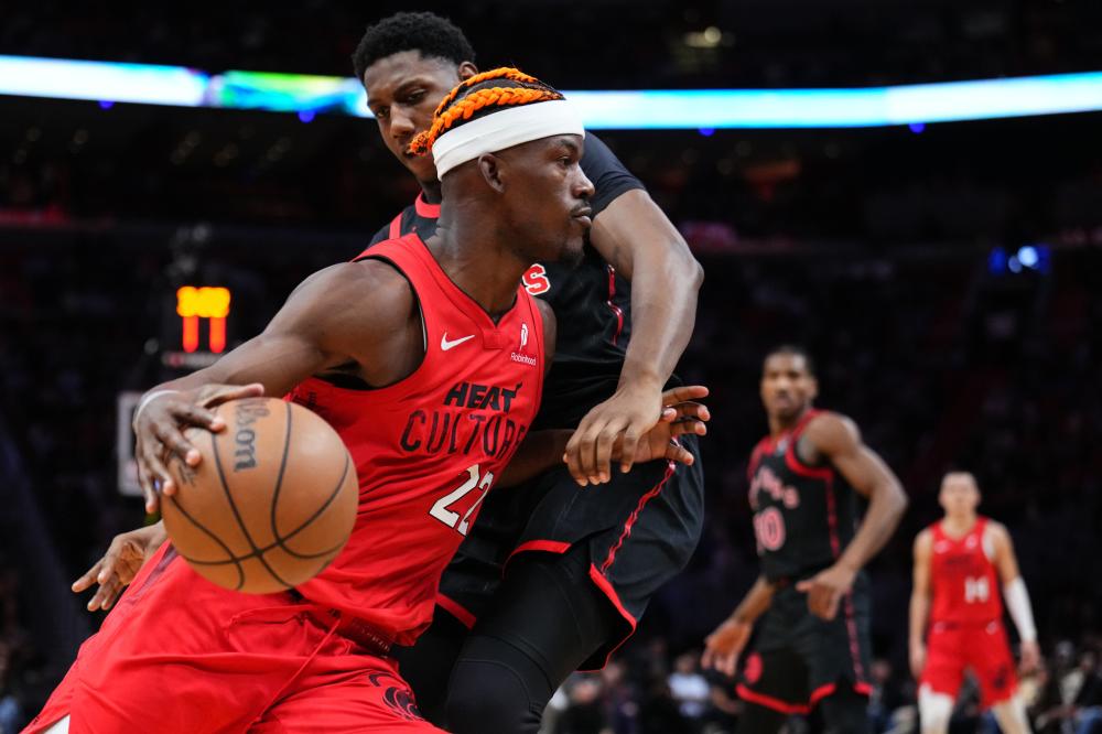 他在接受采 他在接受采